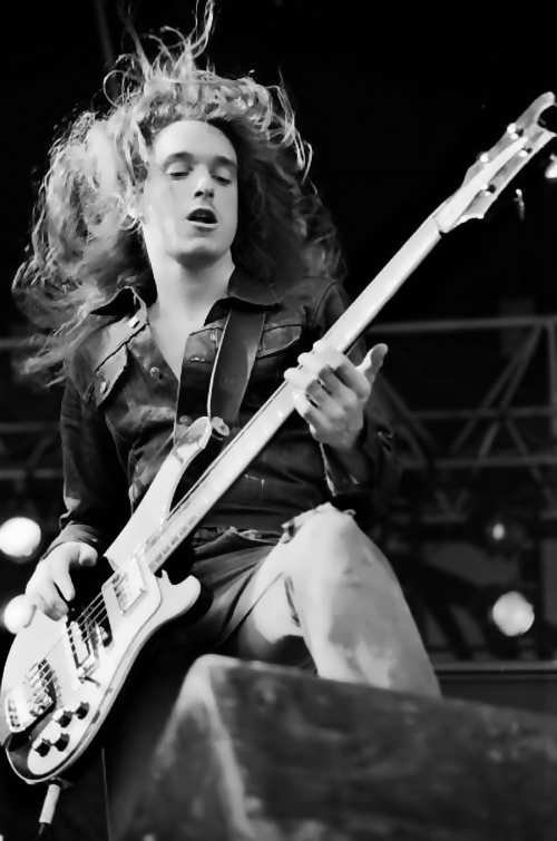 You are currently viewing Cliff Burton – 37 χρόνια από το χαμό του