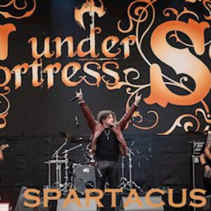 Οι Fortress Under Siege κυκλοφόρησαν νέο video για το τραγούδι “Spartacus” λίγο πριν την έναρξη του Envy Mini tour 2023